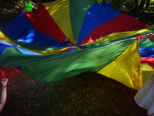 Outdoorbespielung mit dem Schwungtuch